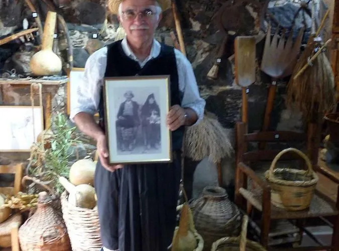 Konukevi Hatzikyprianou Museum 4*