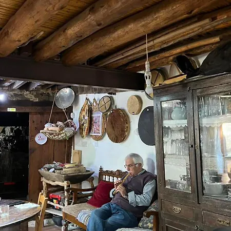 בית הארחה Hatzikyprianou Museum 3*