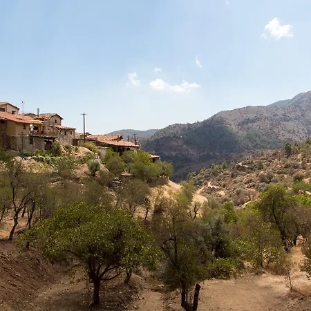 Hatzikyprianou Museum בית הארחה Lazania