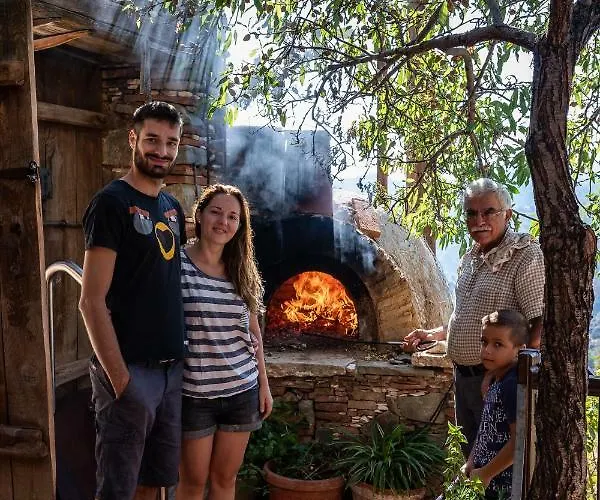 Hatzikyprianou Museum Gasthuis Lazania